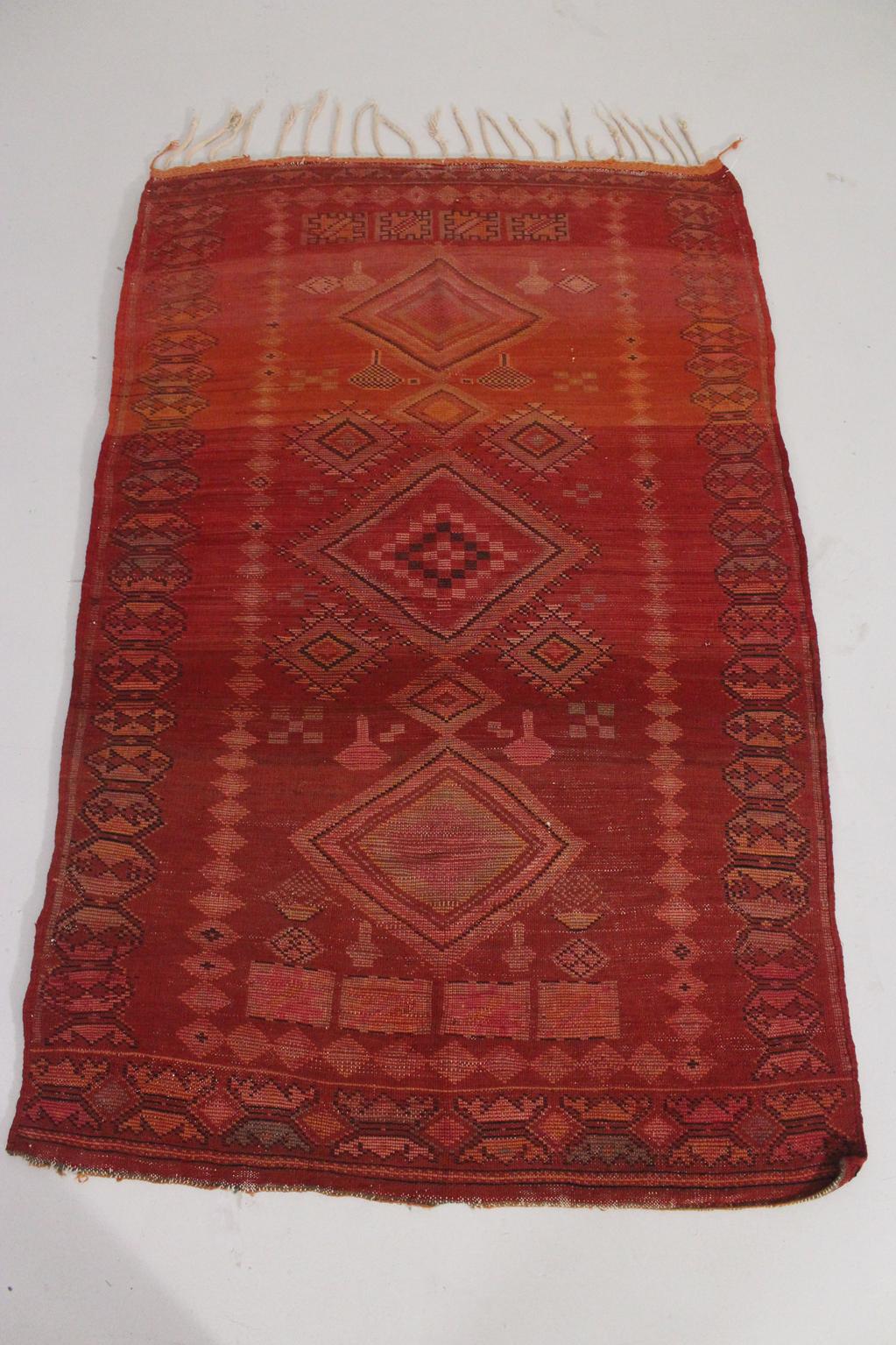 ON HOLD Vintage moroccan rug - red - Haouz - 4.4x6.9feet / 134x212cm