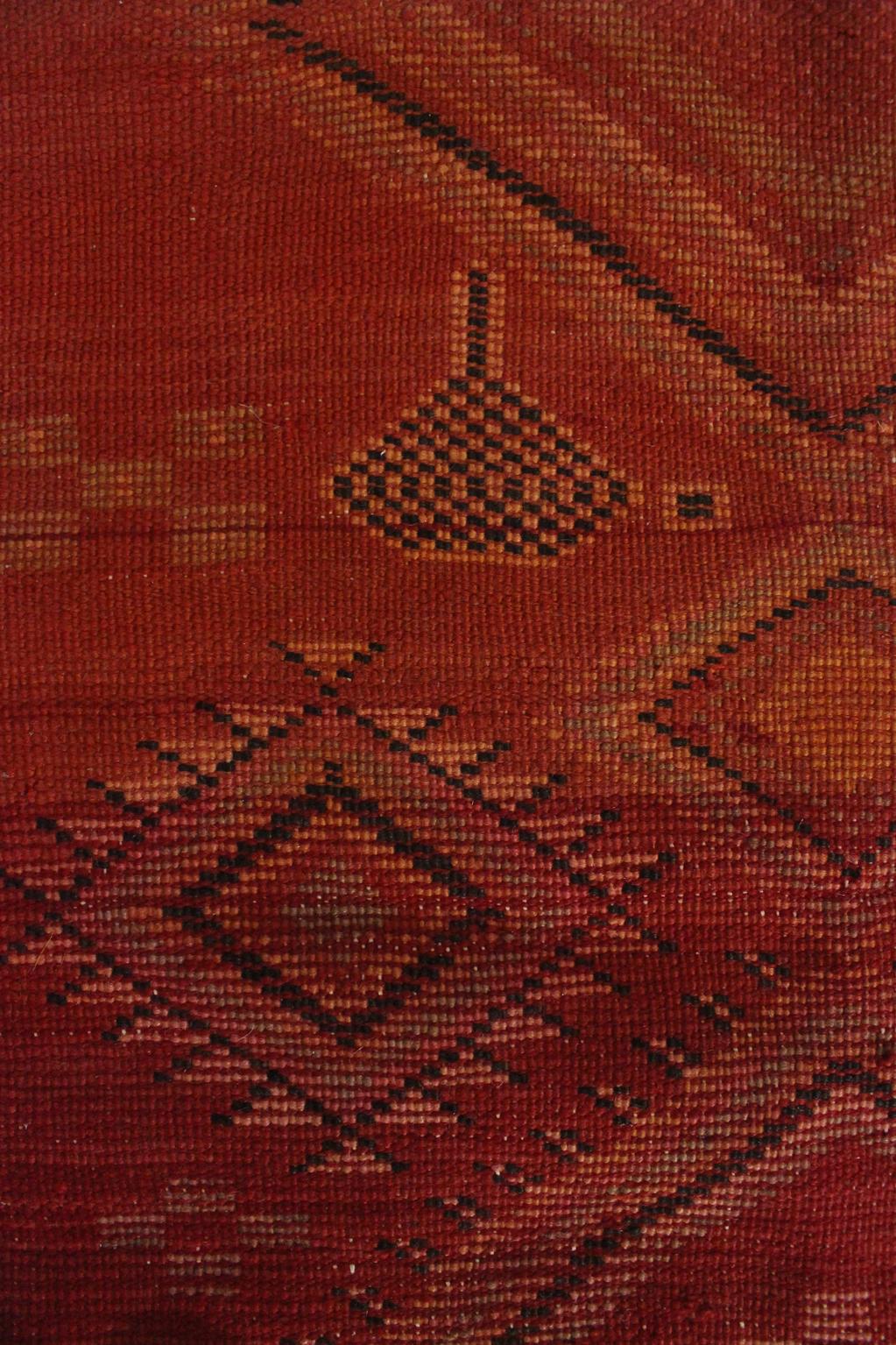 ON HOLD Vintage moroccan rug - red - Haouz - 4.4x6.9feet / 134x212cm