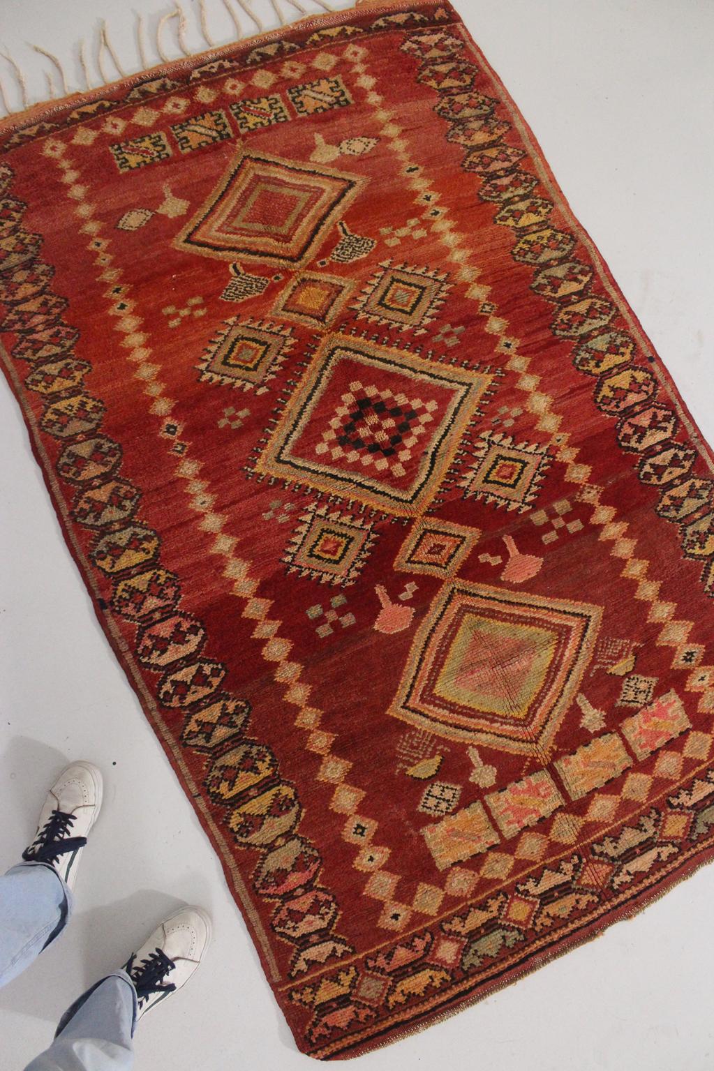 ON HOLD Vintage moroccan rug - red - Haouz - 4.4x6.9feet / 134x212cm