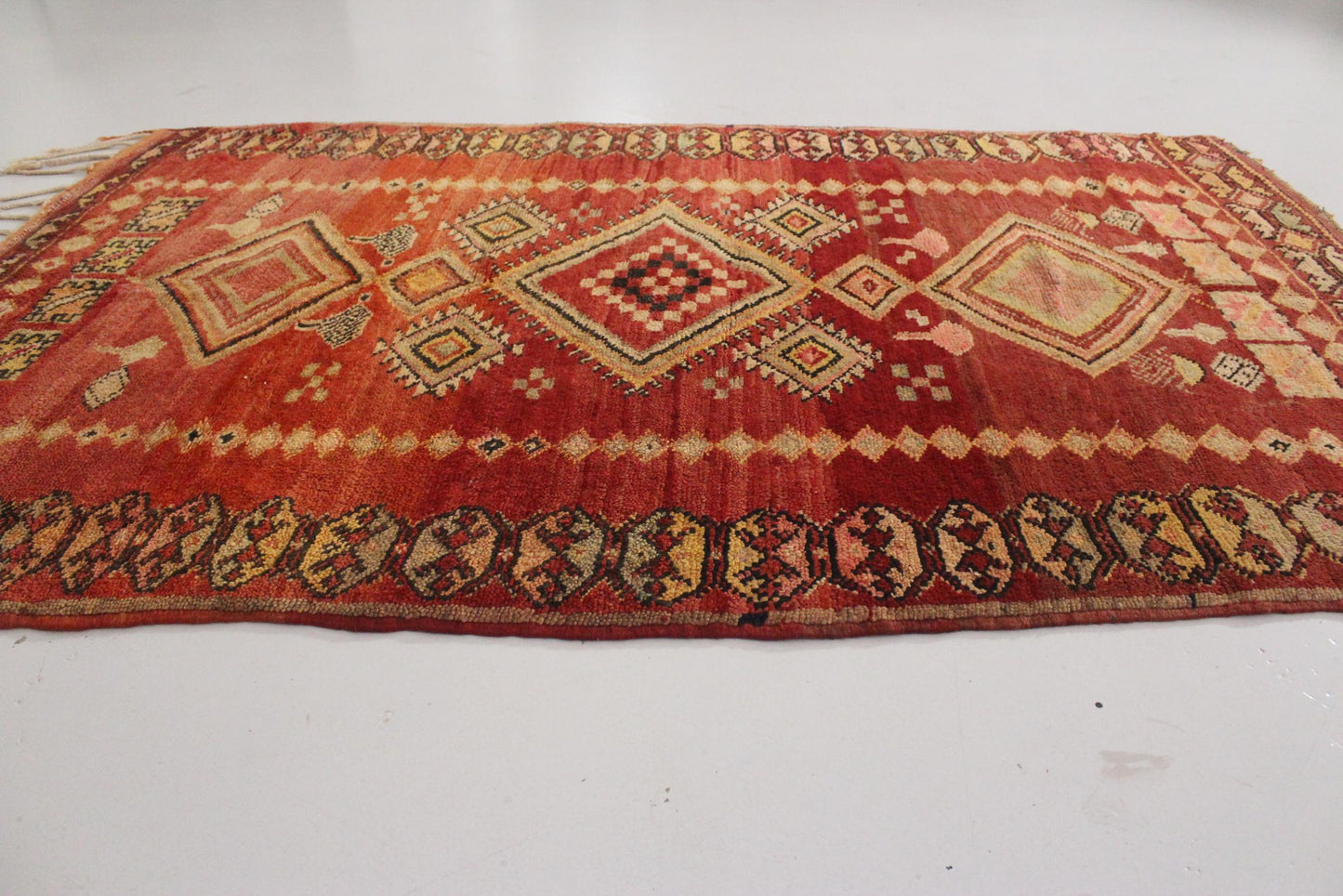ON HOLD Vintage moroccan rug - red - Haouz - 4.4x6.9feet / 134x212cm