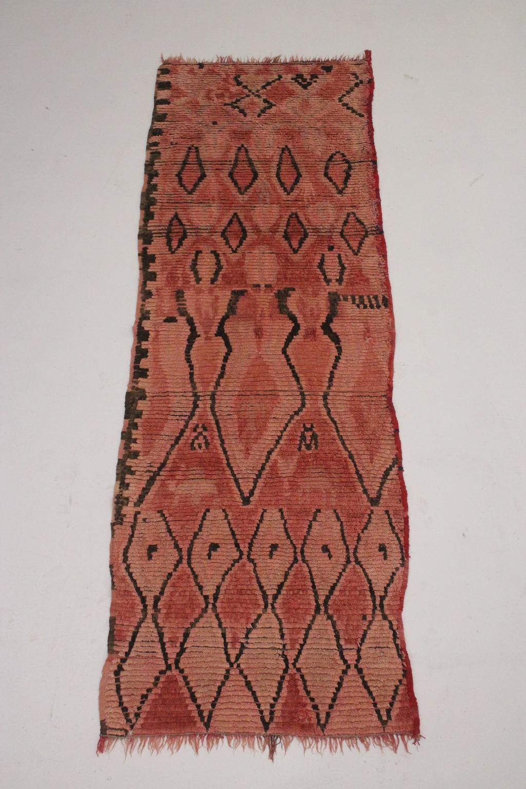 Vintage moroccan runner rug - red, pink, black - Boujad - 95x283cm / 3.1x9.3feet