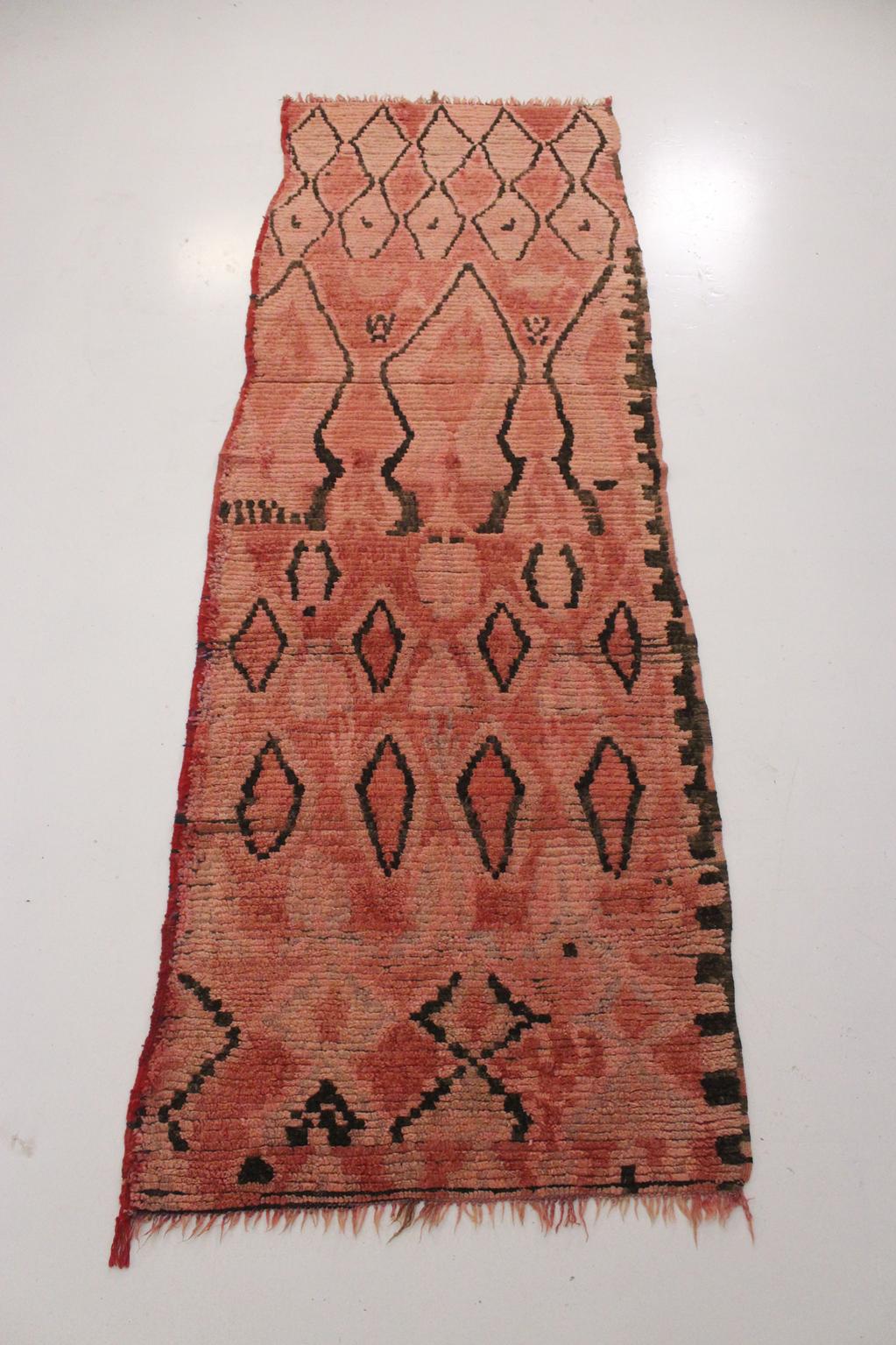 Vintage moroccan runner rug - red, pink, black - Boujad - 95x283cm / 3.1x9.3feet