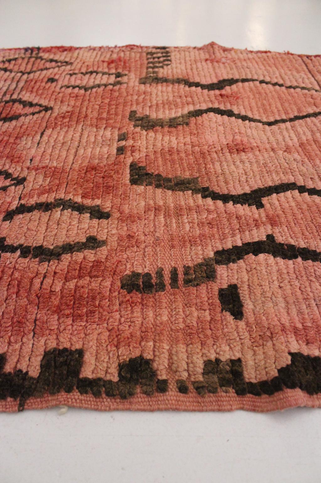 Vintage moroccan runner rug - red, pink, black - Boujad - 95x283cm / 3.1x9.3feet