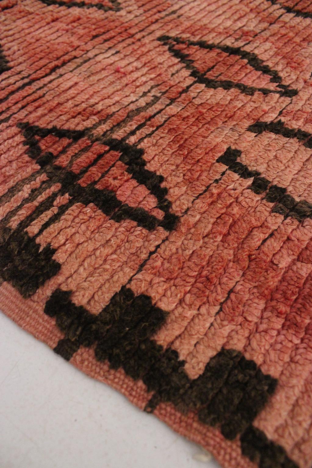 Vintage moroccan runner rug - red, pink, black - Boujad - 95x283cm / 3.1x9.3feet