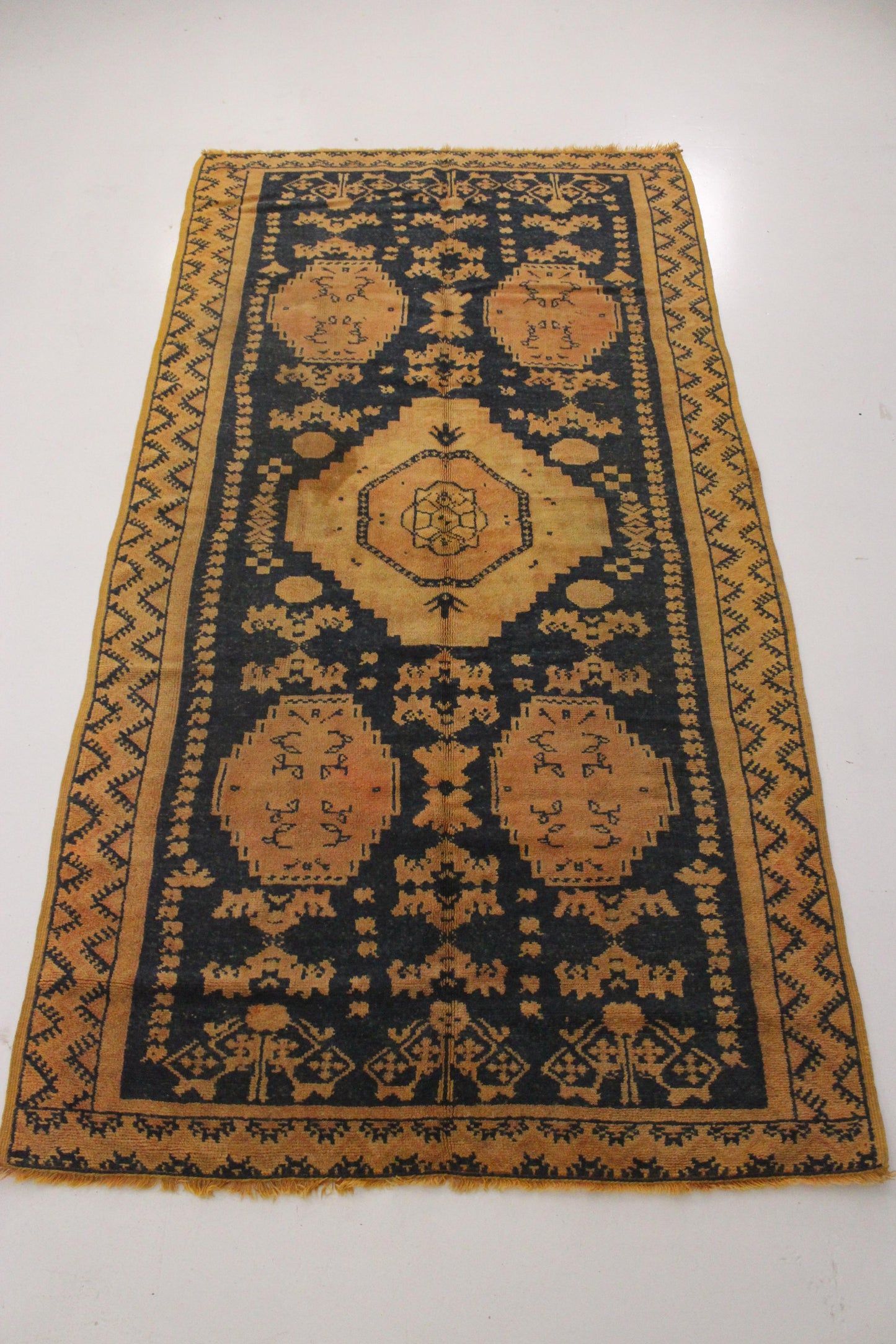 Vintage traditional moroccan rug - blue, orangey - Taznakht - 4.6x8.8feet / 140x270cm