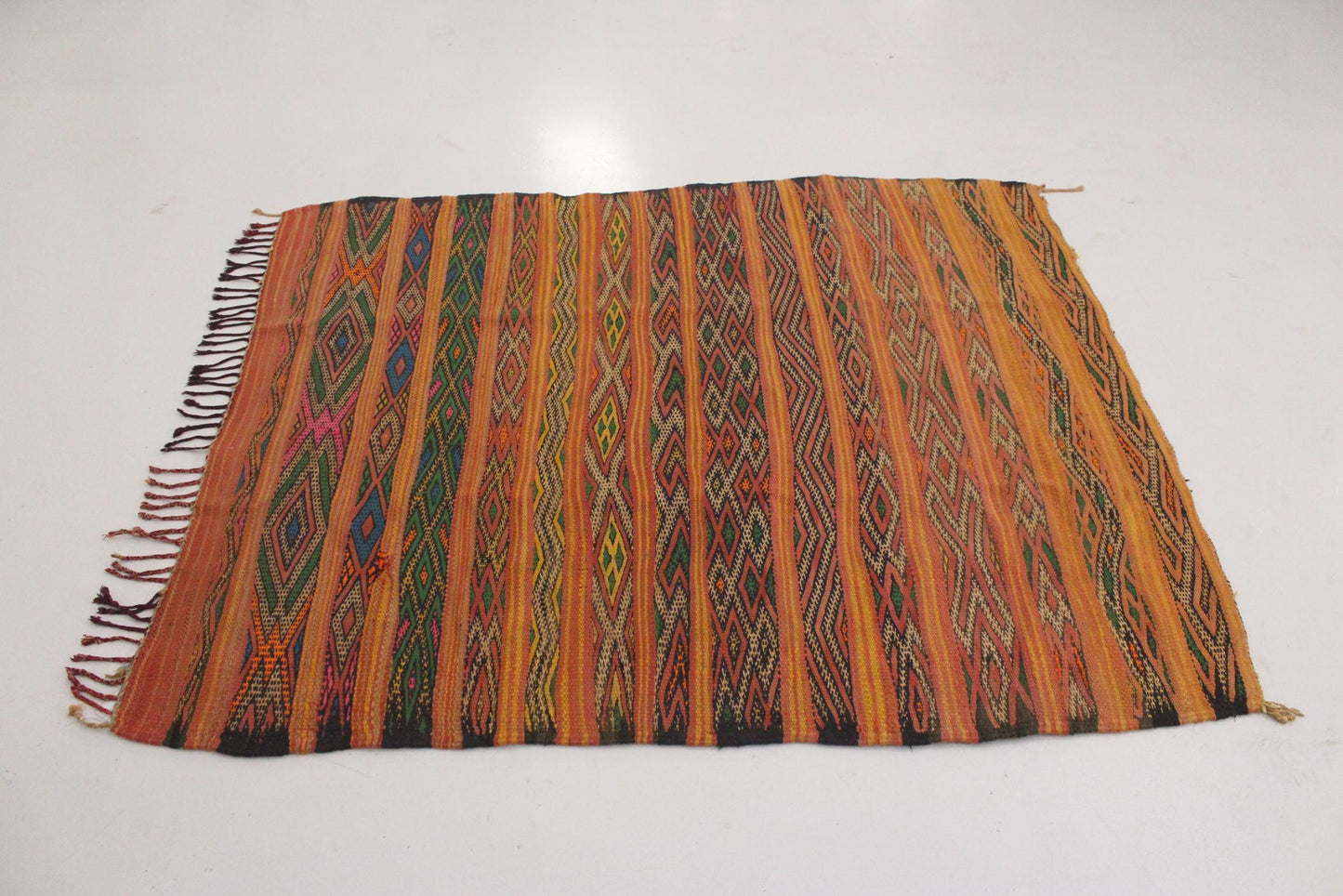 Vintage area moroccan rug - Flatweave Kilim - orange - 4.4x5.4feet / 134x165cm