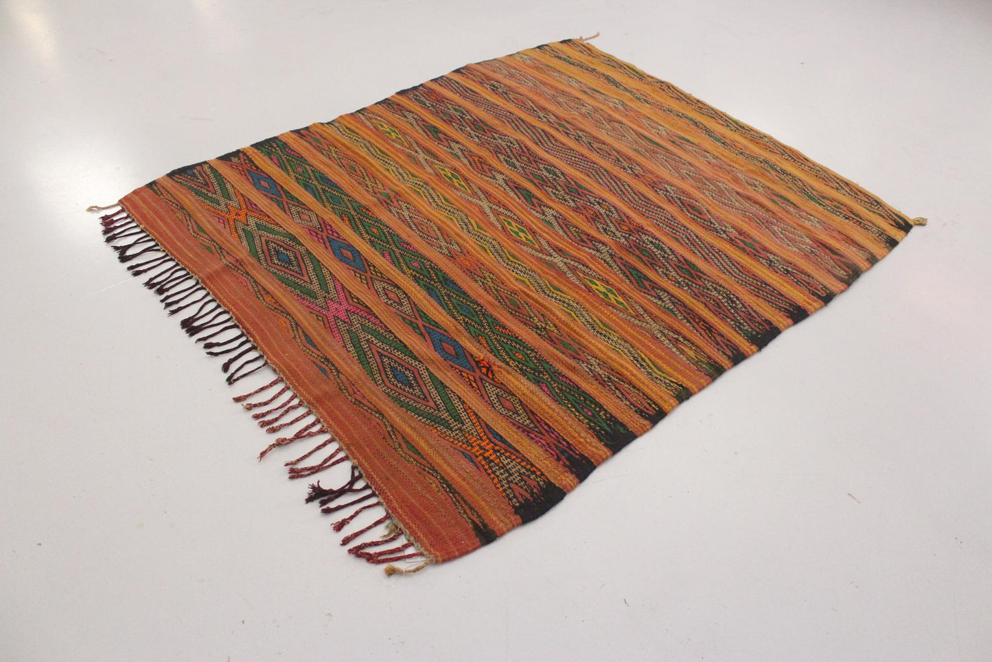 Vintage area moroccan rug - Flatweave Kilim - orange - 4.4x5.4feet / 134x165cm