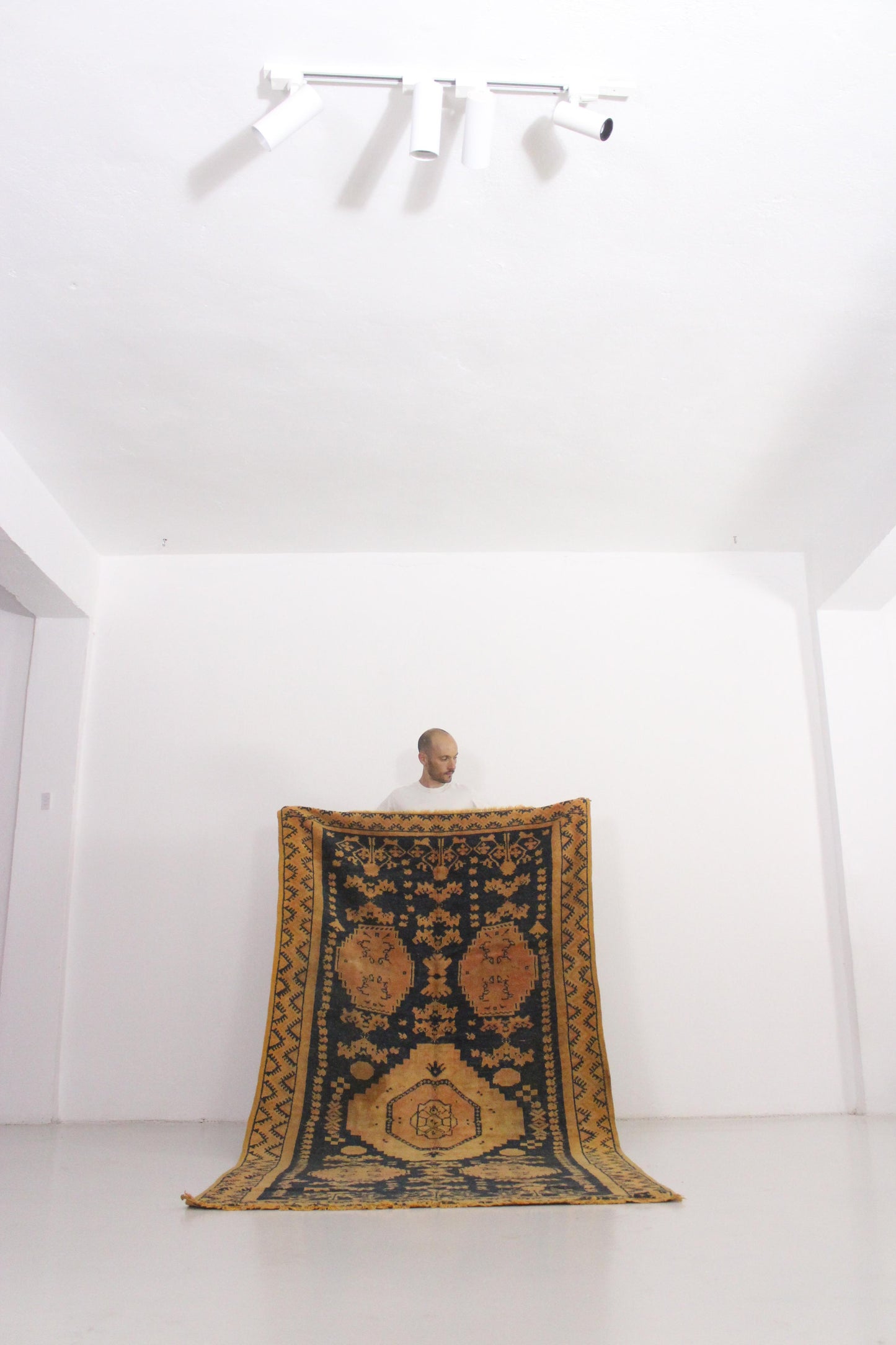 Vintage traditional moroccan rug - blue, orangey - Taznakht - 4.6x8.8feet / 140x270cm