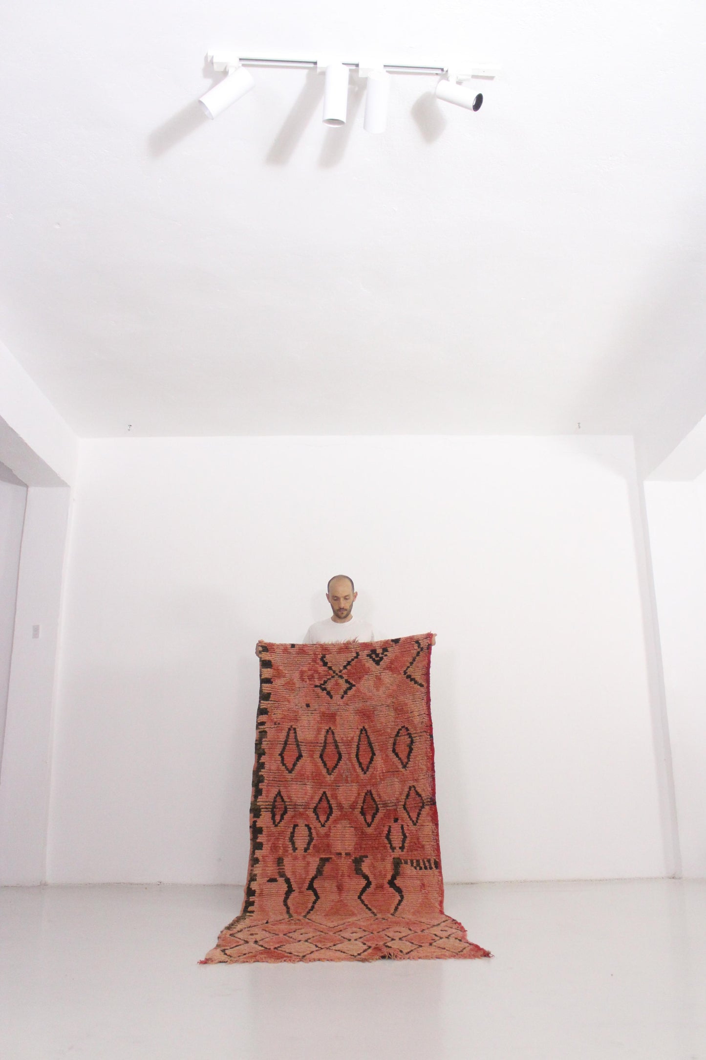Vintage moroccan runner rug - red, pink, black - Boujad - 95x283cm / 3.1x9.3feet