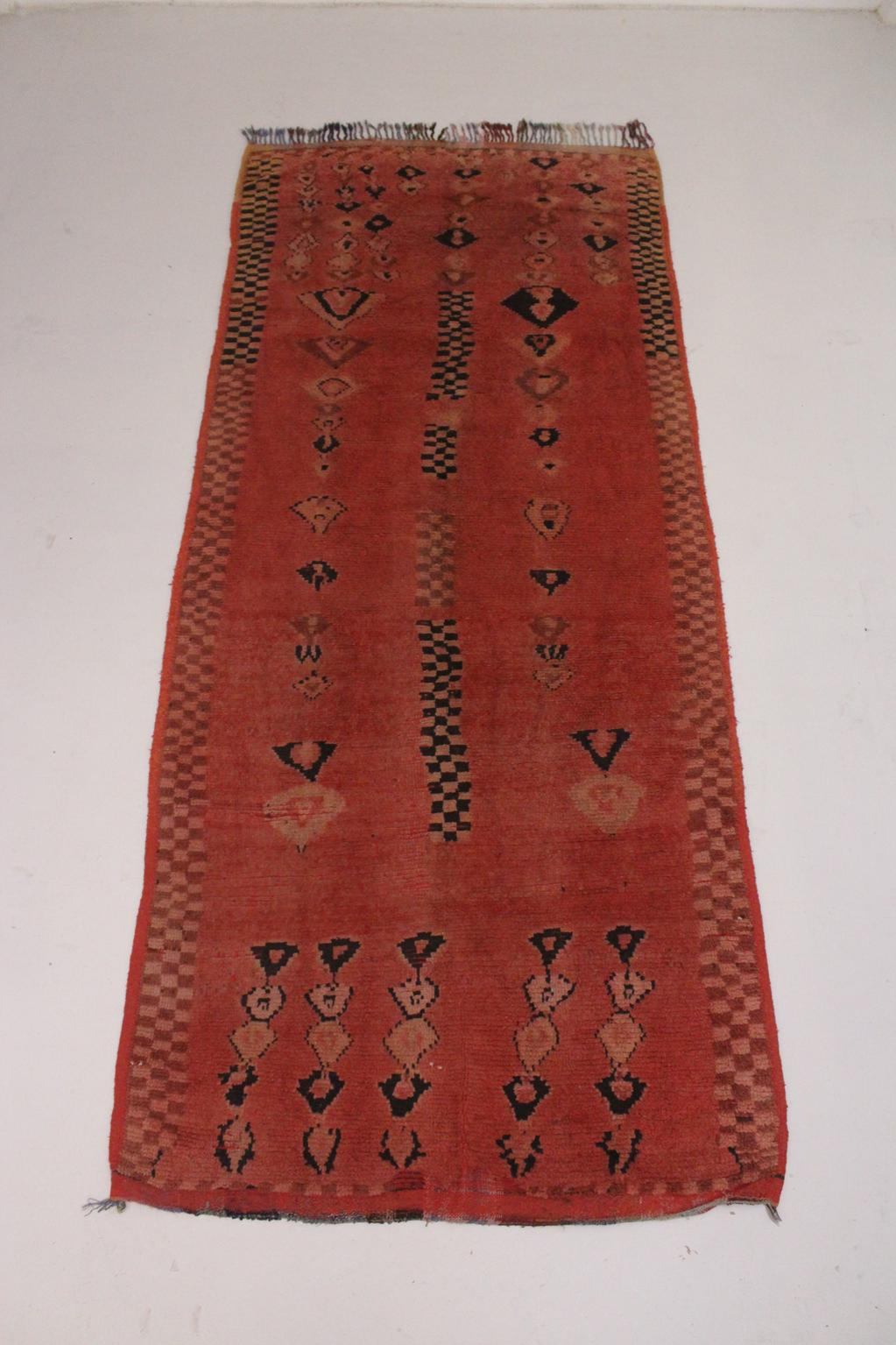 Vintage area moroccan rug - soft red - Rehamna - 5.1x12.3feet / 157x375cm