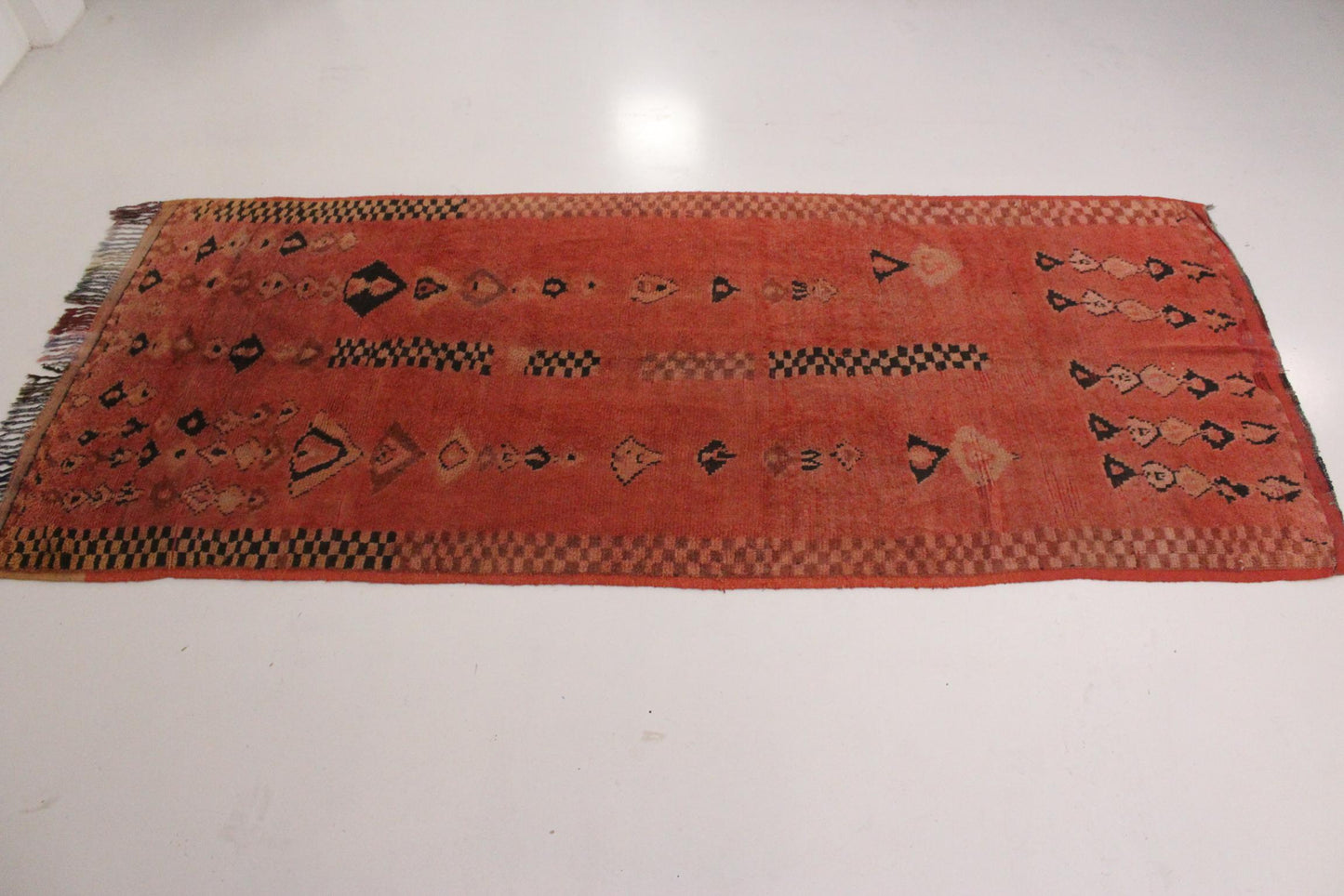 Vintage area moroccan rug - soft red - Rehamna - 5.1x12.3feet / 157x375cm