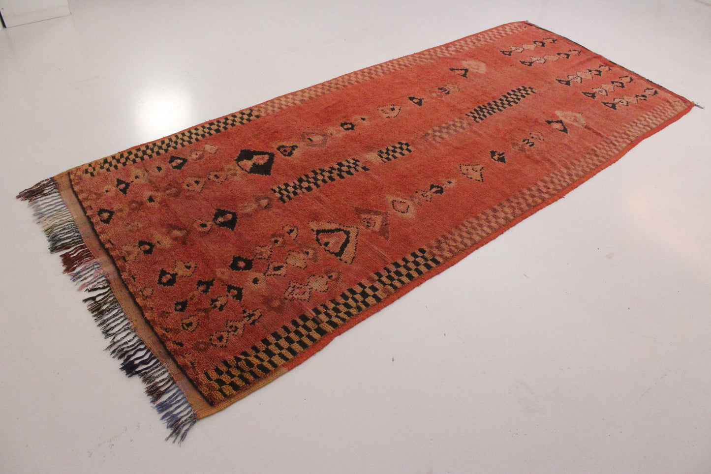 Vintage area moroccan rug - soft red - Rehamna - 5.1x12.3feet / 157x375cm