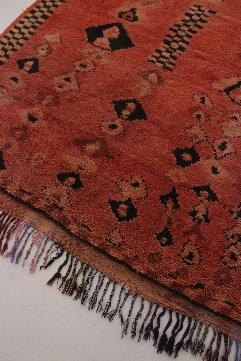 Vintage area moroccan rug - soft red - Rehamna - 5.1x12.3feet / 157x375cm