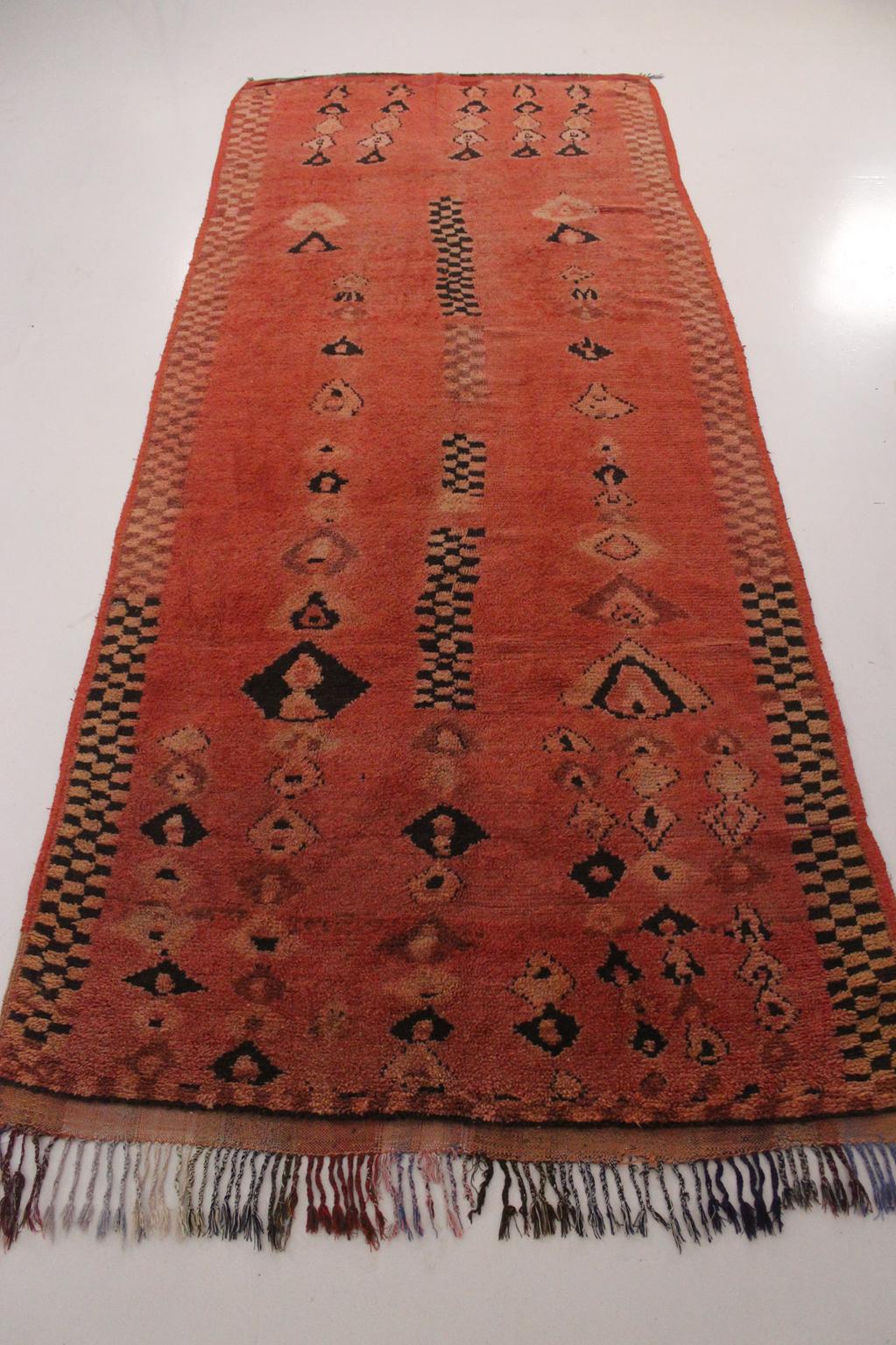 Vintage area moroccan rug - soft red - Rehamna - 5.1x12.3feet / 157x375cm