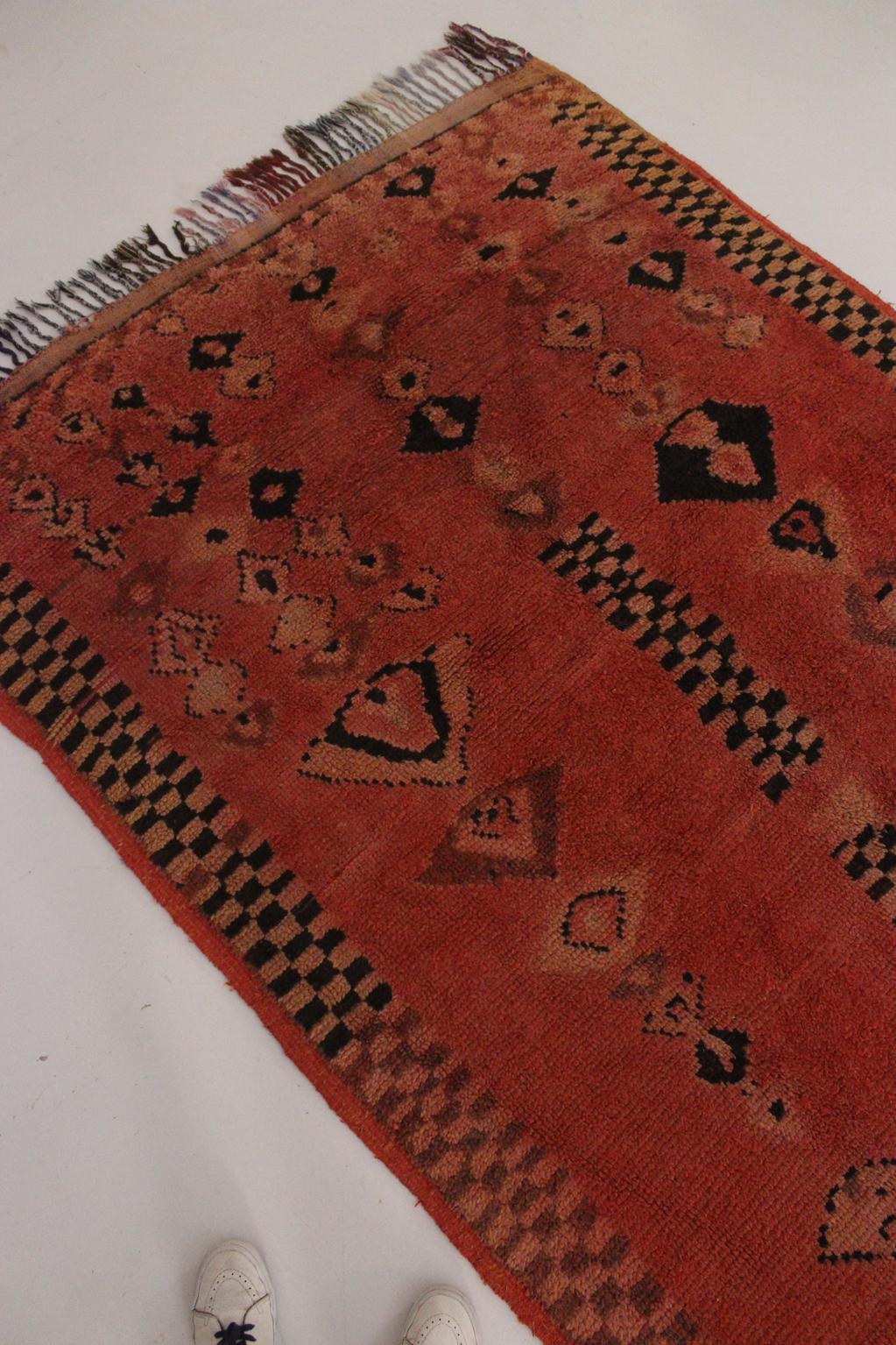 Vintage area moroccan rug - soft red - Rehamna - 5.1x12.3feet / 157x375cm