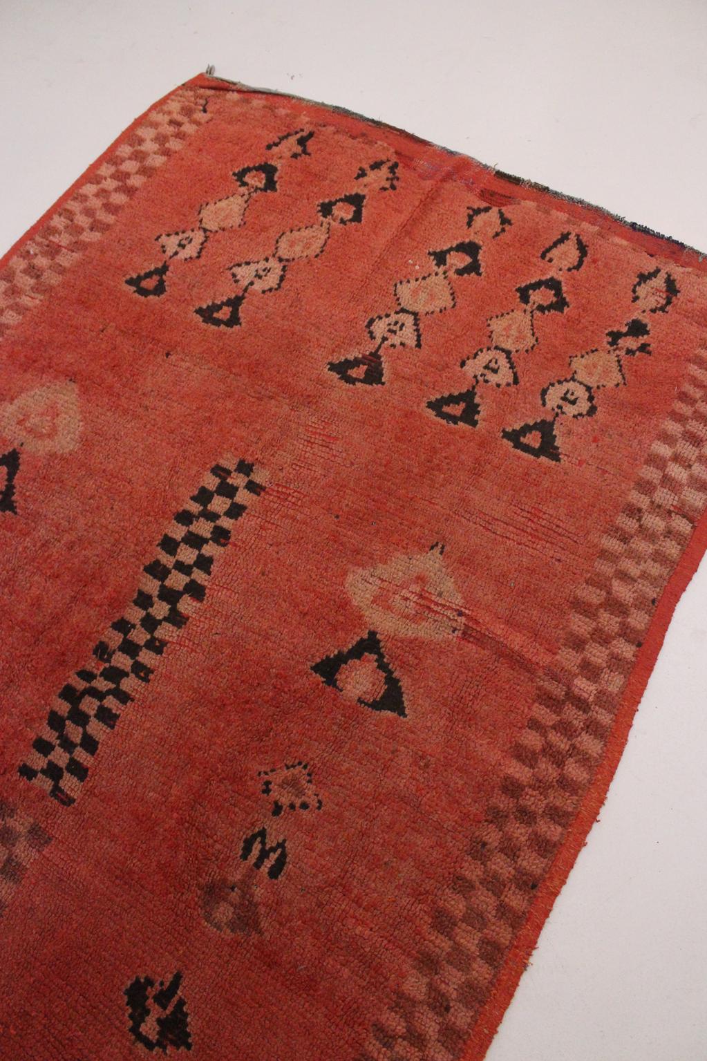 Vintage area moroccan rug - soft red - Rehamna - 5.1x12.3feet / 157x375cm