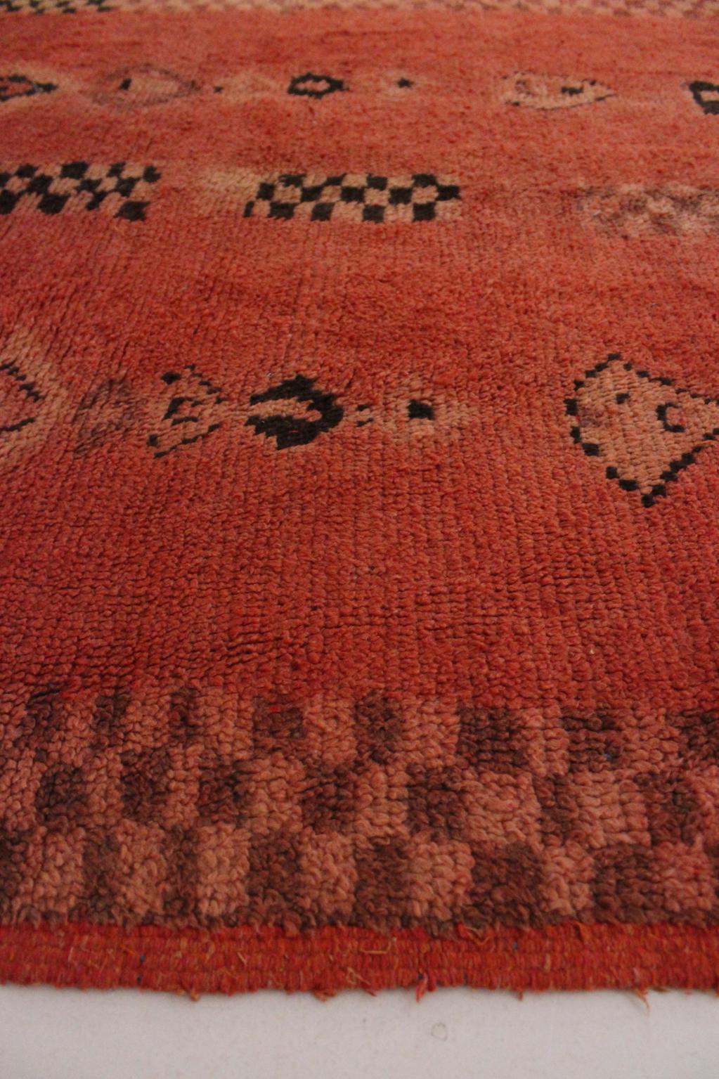 Vintage area moroccan rug - soft red - Rehamna - 5.1x12.3feet / 157x375cm