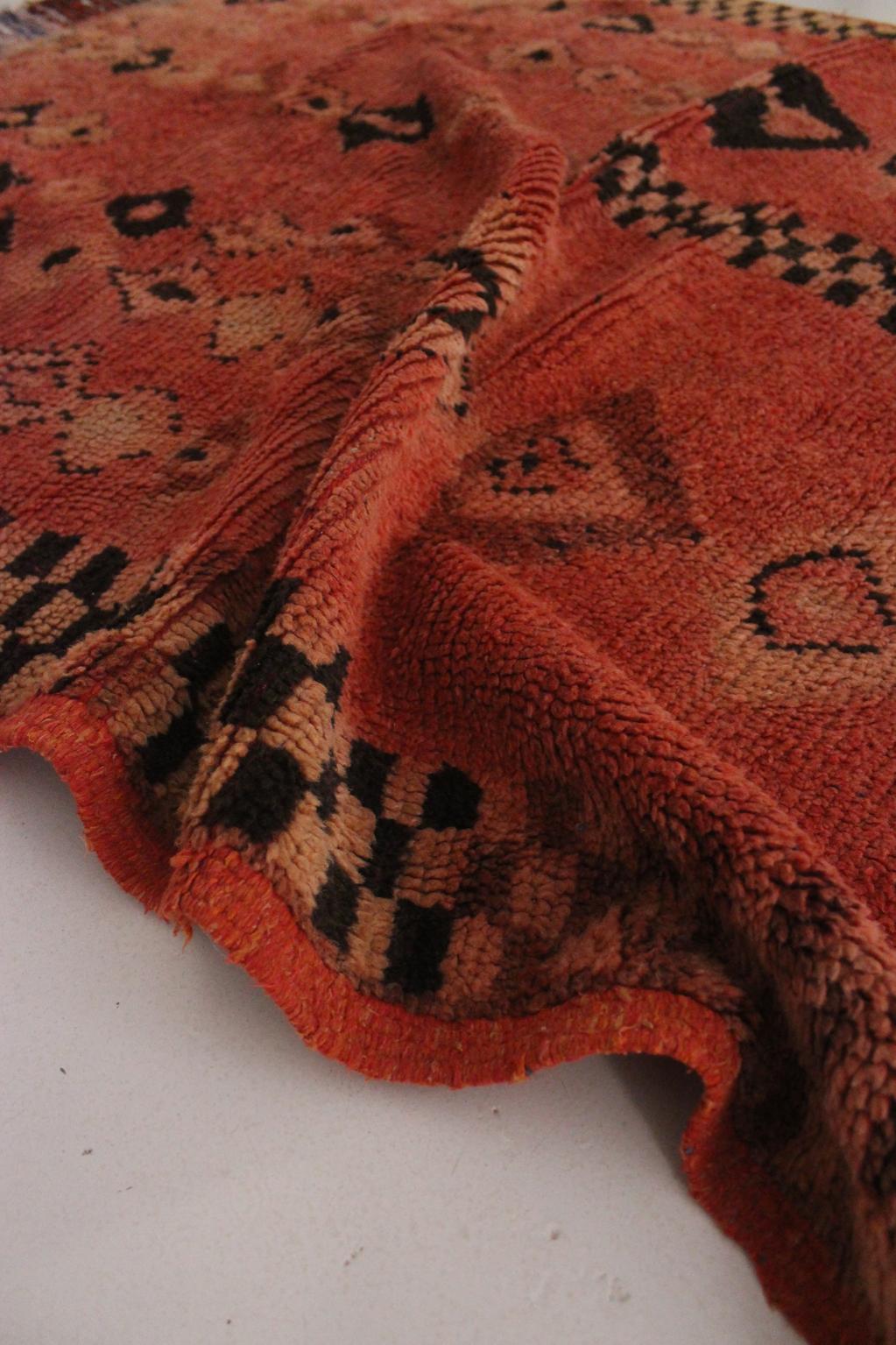 Vintage area moroccan rug - soft red - Rehamna - 5.1x12.3feet / 157x375cm