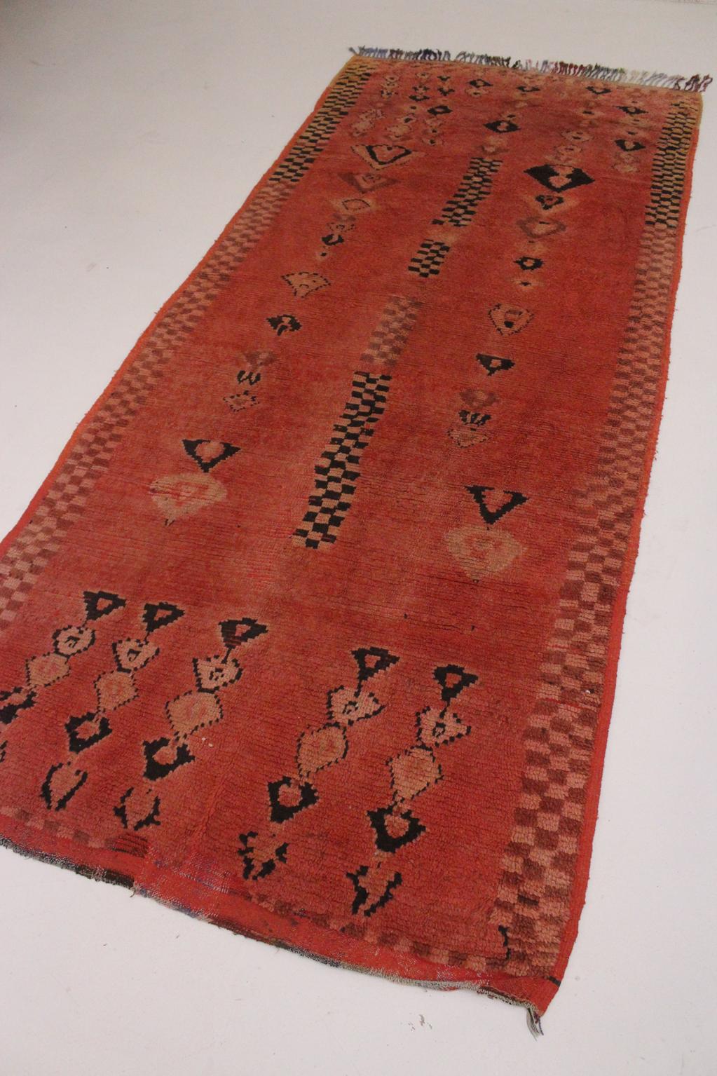 Vintage area moroccan rug - soft red - Rehamna - 5.1x12.3feet / 157x375cm