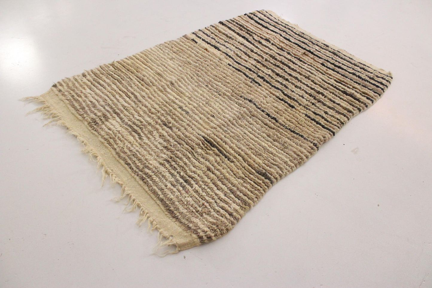 Vintage moroccan rug - Ourika - 4x5.7feet / 123x174cm