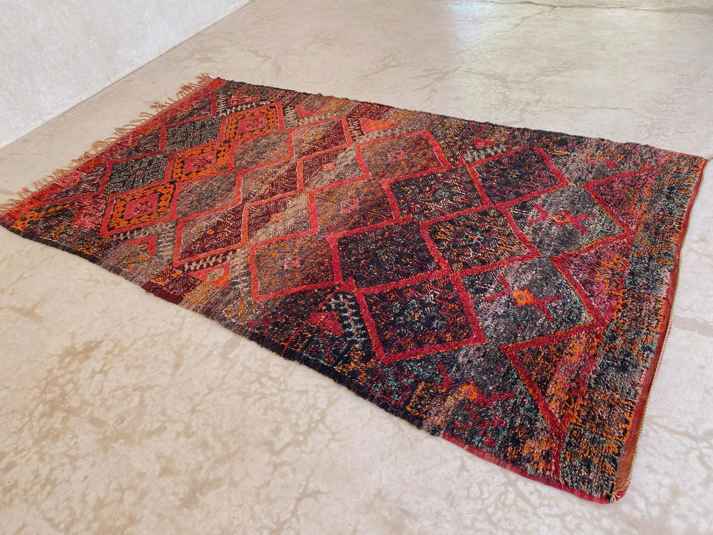 Vintage area moroccan rug - red, black - Beni Mguild - 6x10.8feet / 183x331cm