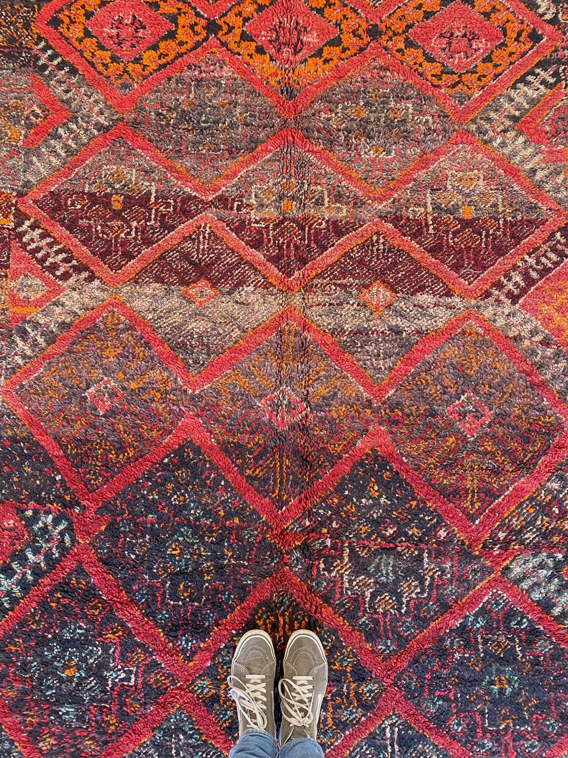 Vintage area moroccan rug - red, black - Beni Mguild - 6x10.8feet / 183x331cm