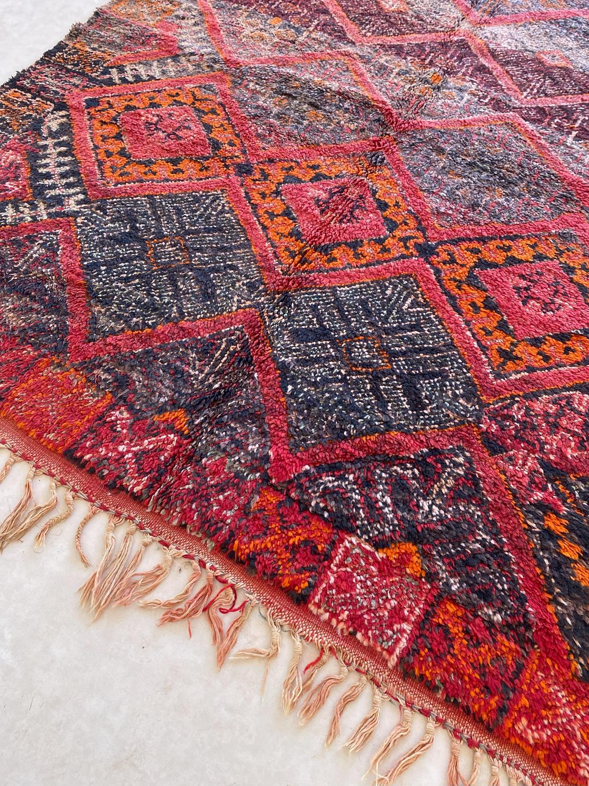 Vintage area moroccan rug - red, black - Beni Mguild - 6x10.8feet / 183x331cm