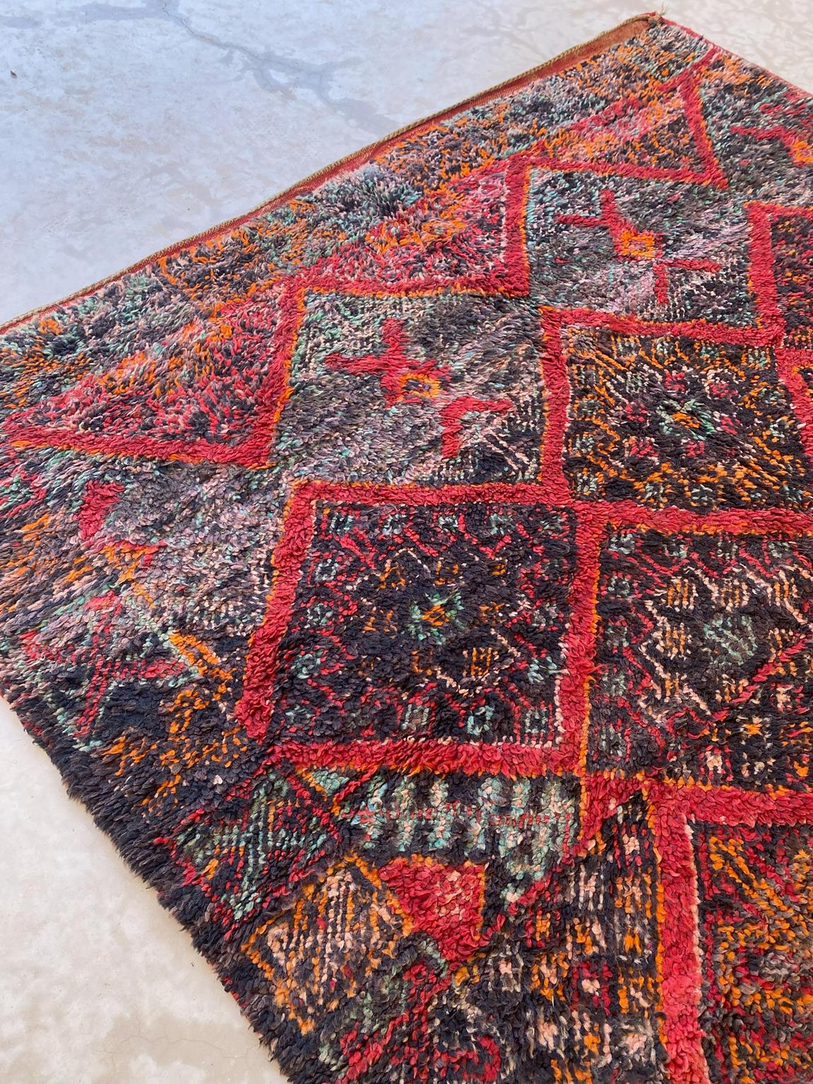 Vintage area moroccan rug - red, black - Beni Mguild - 6x10.8feet / 183x331cm