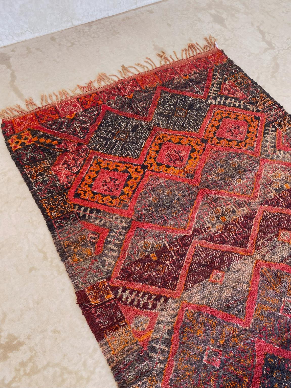 Vintage area moroccan rug - red, black - Beni Mguild - 6x10.8feet / 183x331cm