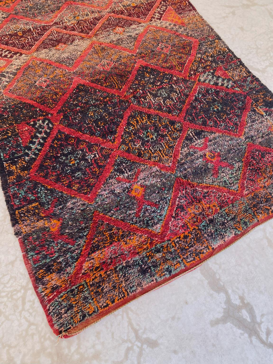 Vintage area moroccan rug - red, black - Beni Mguild - 6x10.8feet / 183x331cm