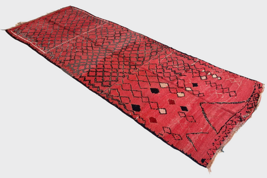 Vintage moroccan rug - red - Azilal - 4.9x13.4feet / 151x410cm