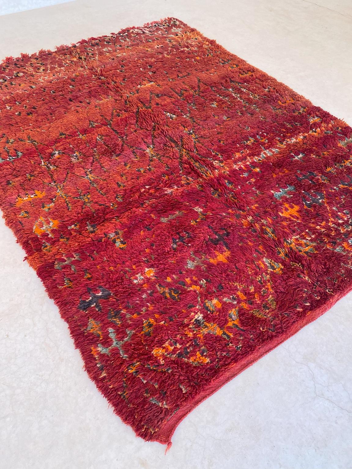 Vintage area moroccan rug - red - Zayane - 7x9.9feet / 216x302cm