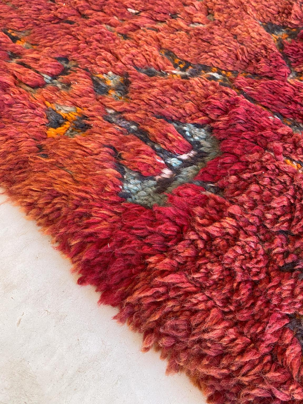 Vintage area moroccan rug - red - Zayane - 7x9.9feet / 216x302cm