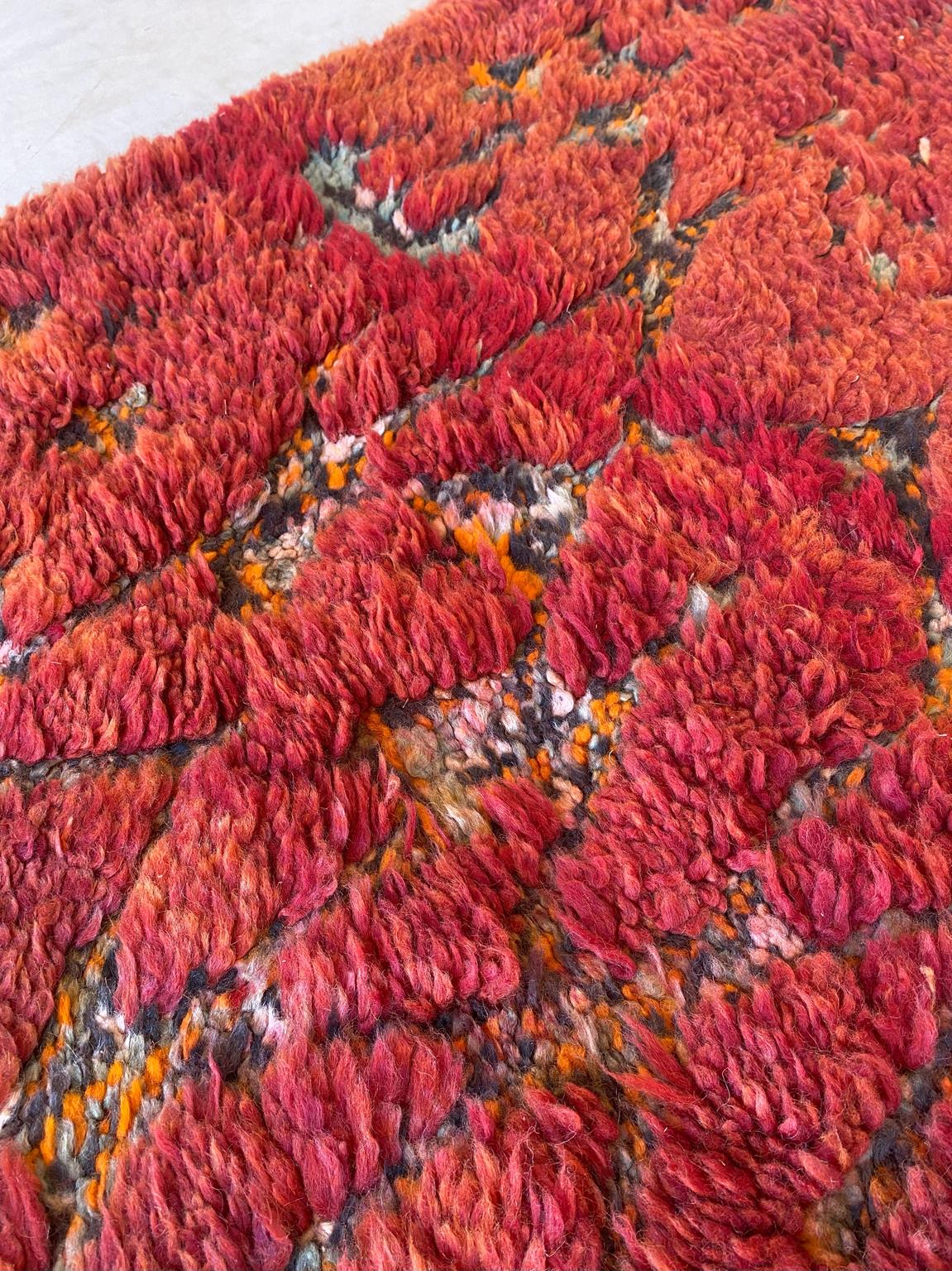 Vintage area moroccan rug - red - Zayane - 7x9.9feet / 216x302cm
