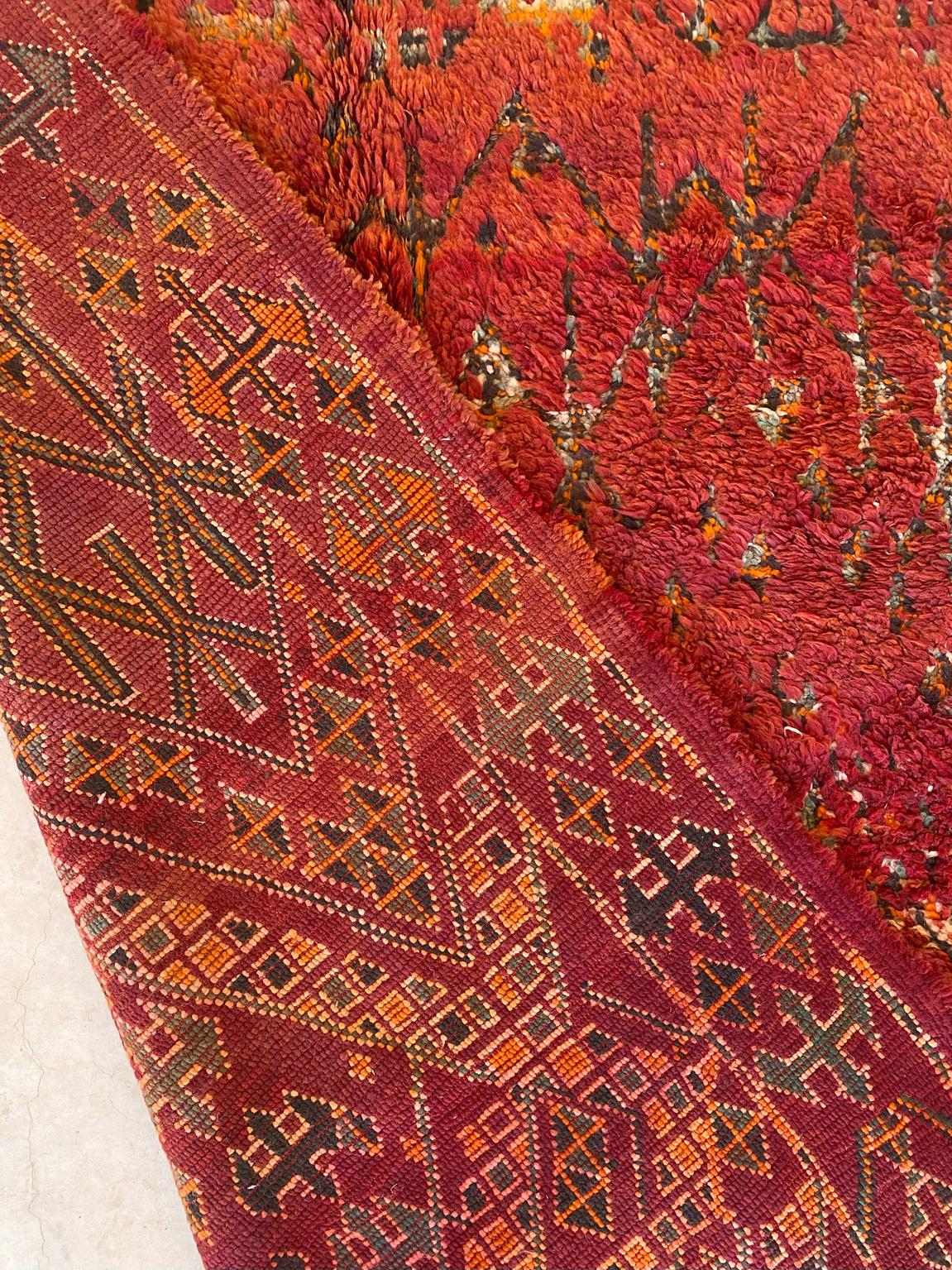 Vintage area moroccan rug - red - Zayane - 7x9.9feet / 216x302cm