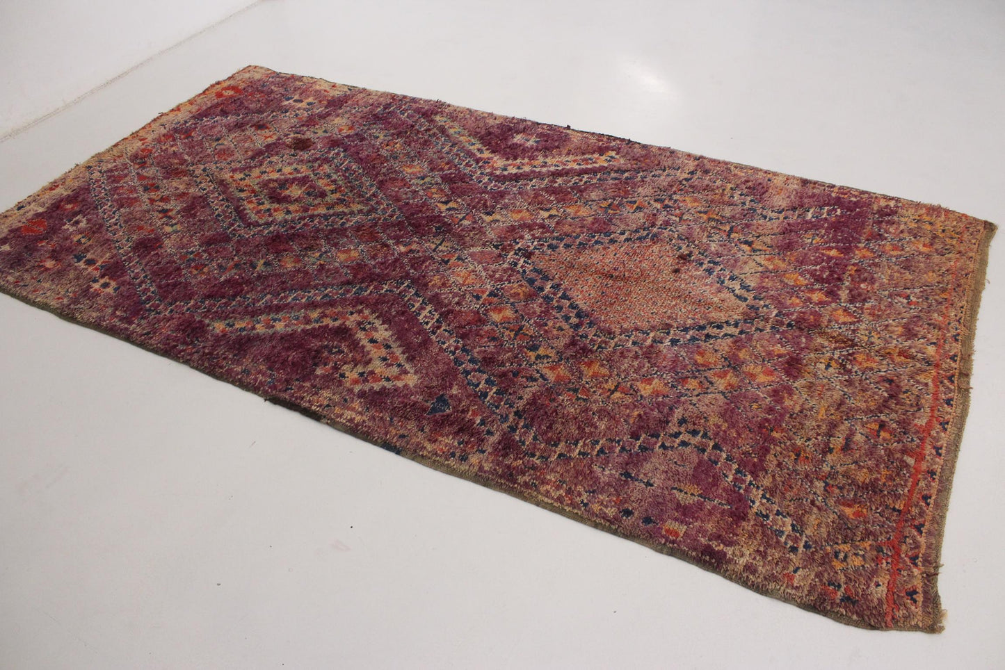 Vintage area moroccan rug - purple - Beni Mguild - 6.1x12feet / 187x368cm