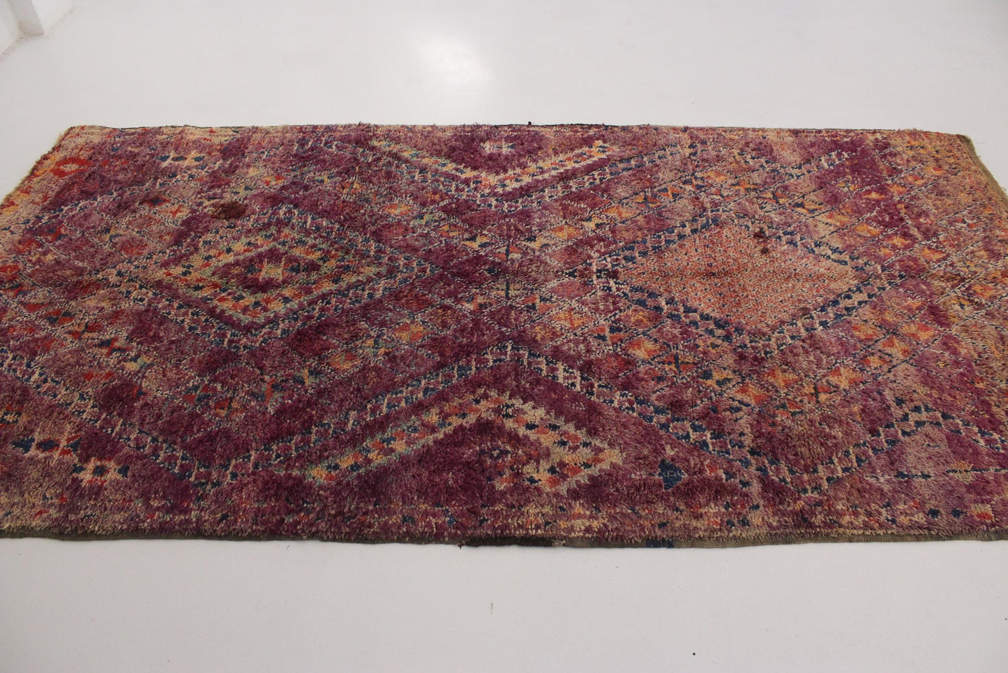 Vintage area moroccan rug - purple - Beni Mguild - 6.1x12feet / 187x368cm