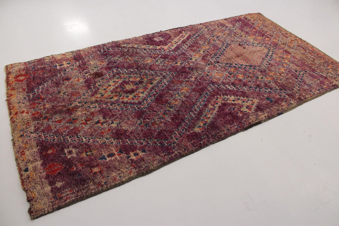 Vintage area moroccan rug - purple - Beni Mguild - 6.1x12feet / 187x368cm