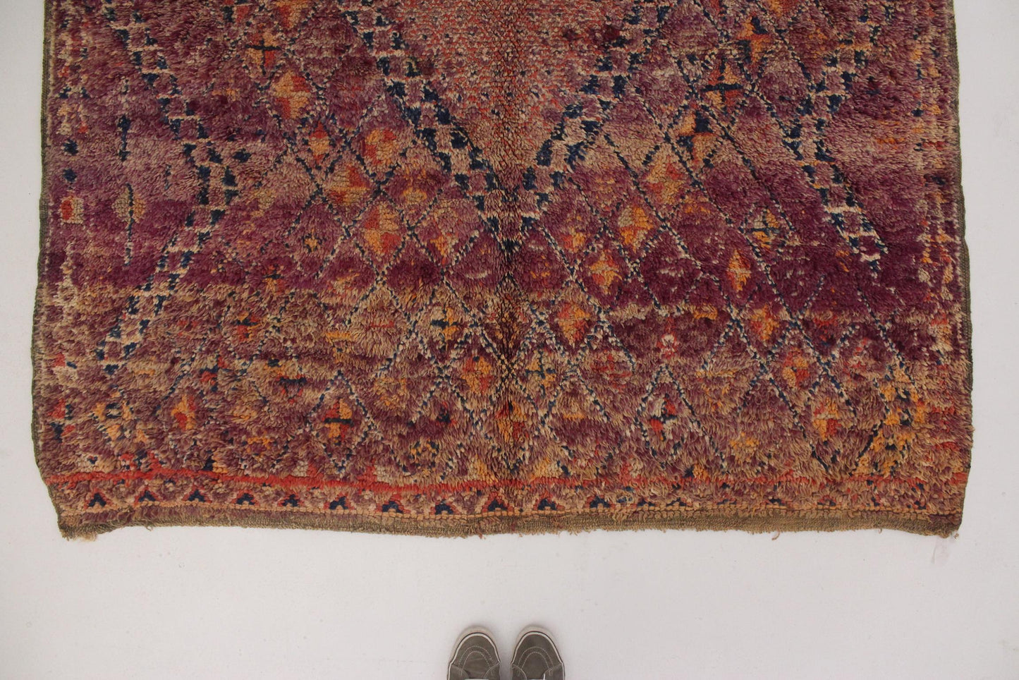 Vintage area moroccan rug - purple - Beni Mguild - 6.1x12feet / 187x368cm