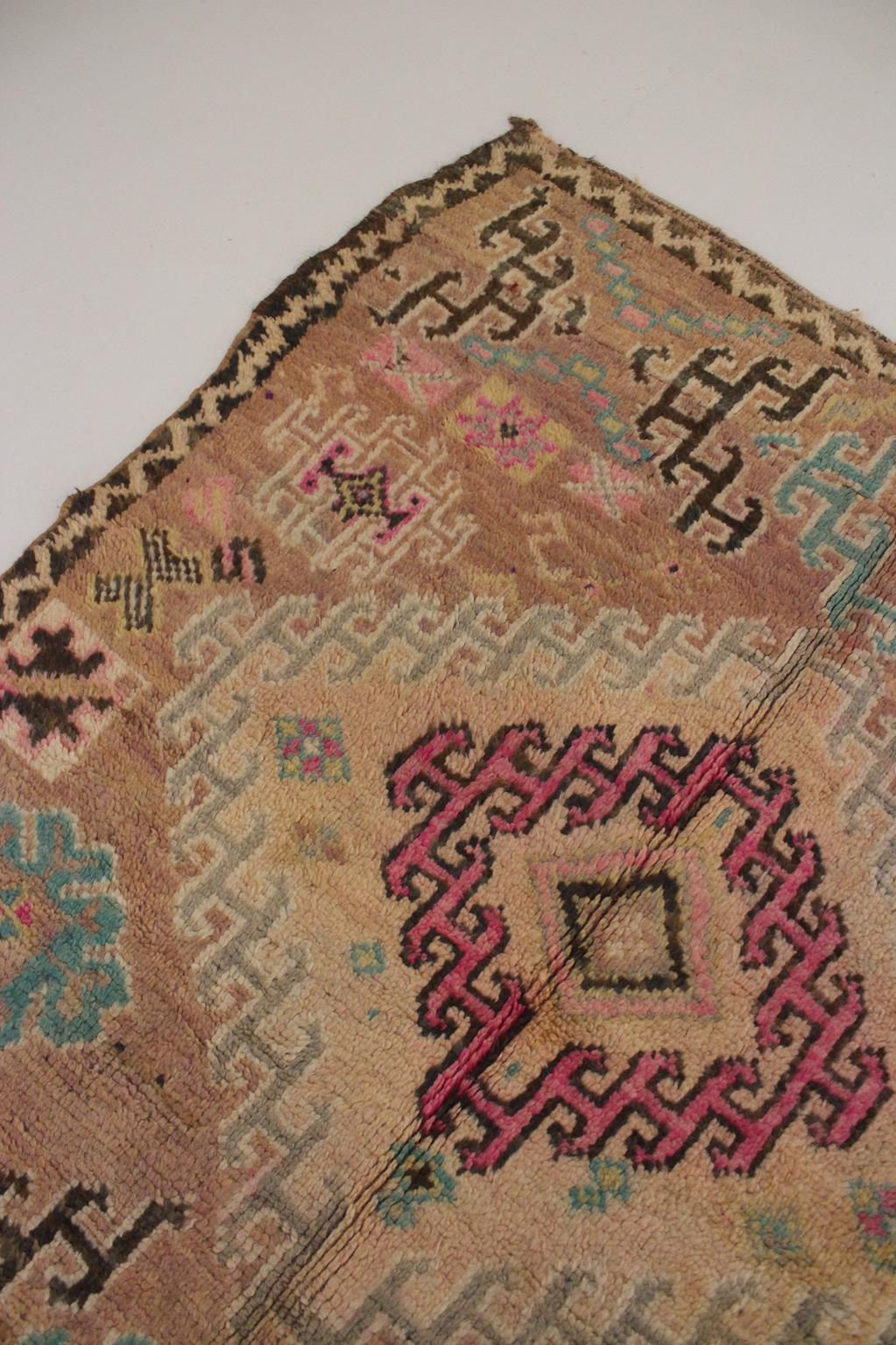Vintage area moroccan rug - peach, turquoise - Boujad - 4.7-5.5x9.8feet / 145-169x301cm
